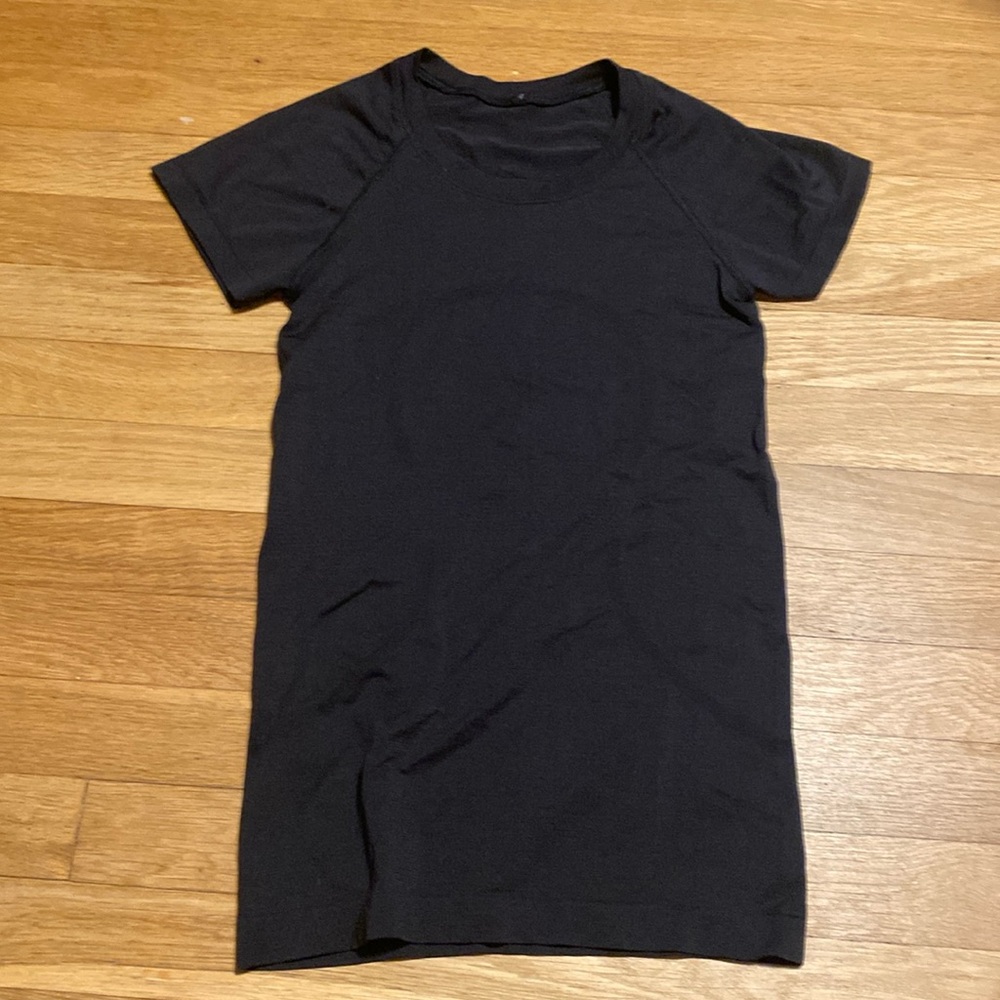 Swiftly Tech Short-Sleeve Shirt 2.0
Hip Length